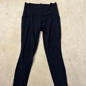 black athlete leggings with pockets